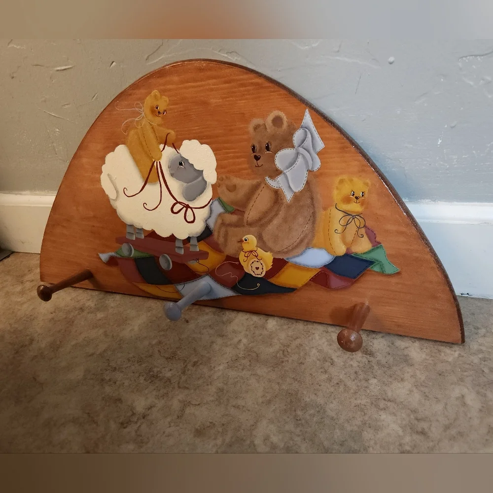 🐻🐤🐑Vintage Wooden Plaque With Hooks